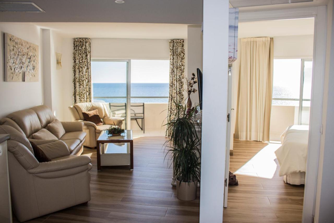 Beachfront Apartment In Fuengirola With Sea Views ภายนอก รูปภาพ