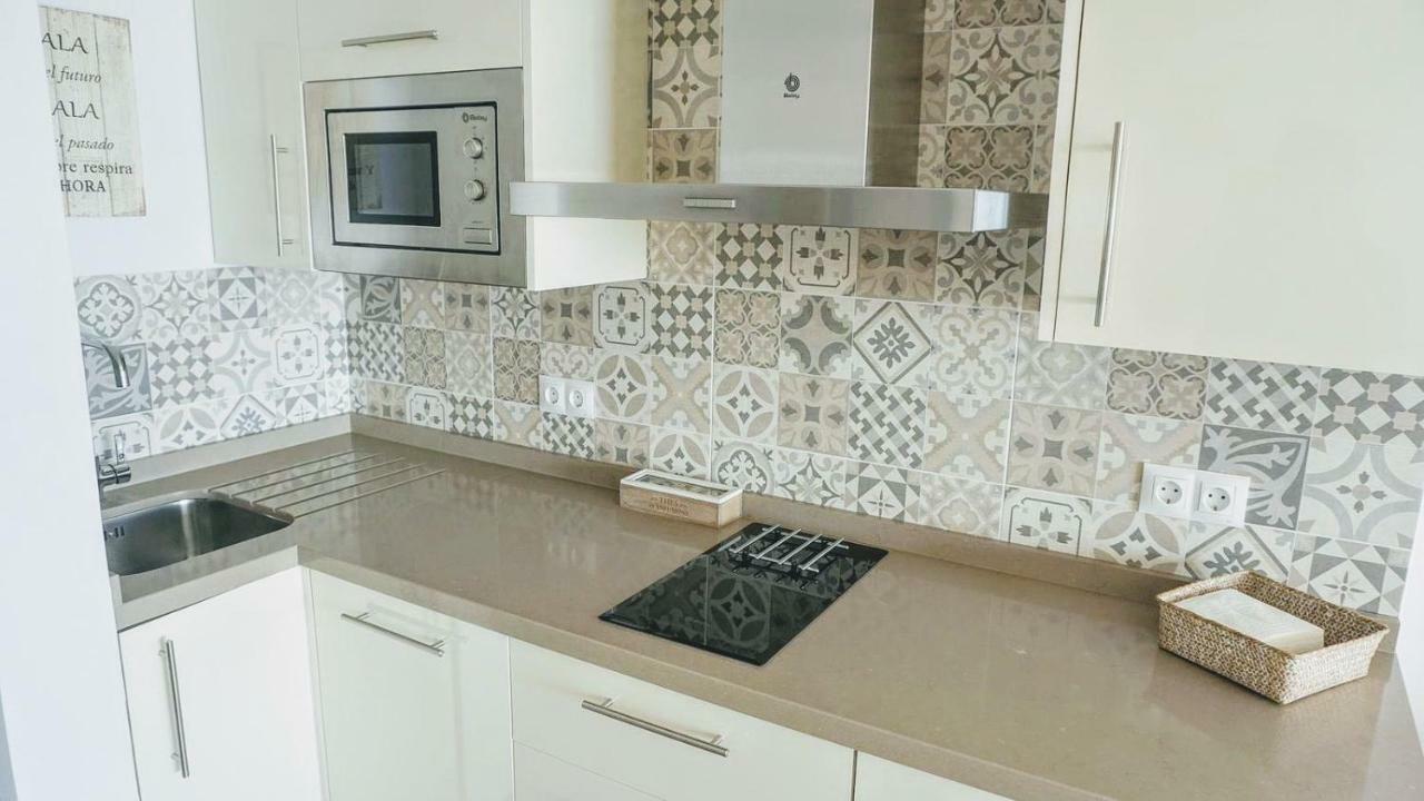 Beachfront Apartment In Fuengirola With Sea Views ภายนอก รูปภาพ