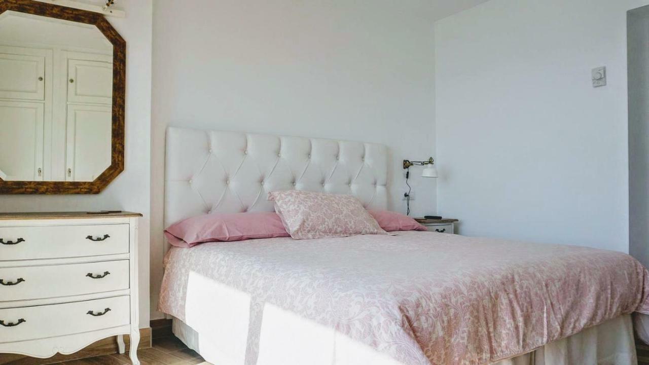 Beachfront Apartment In Fuengirola With Sea Views ภายนอก รูปภาพ