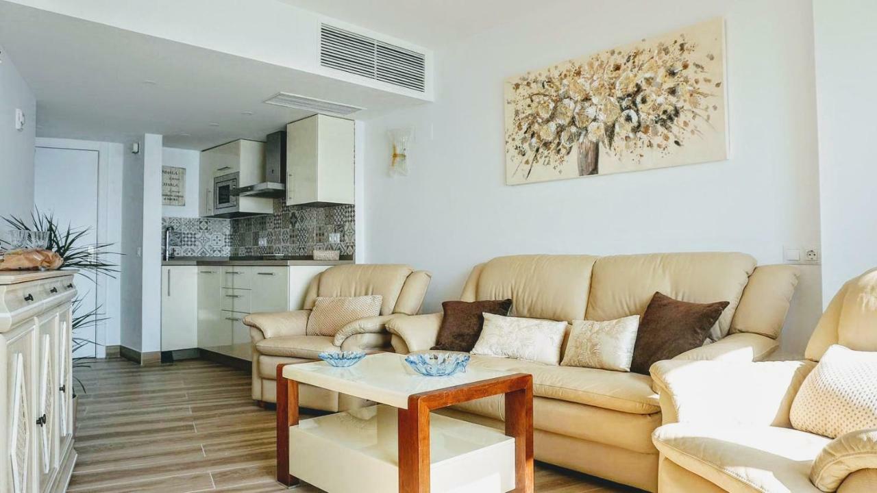 Beachfront Apartment In Fuengirola With Sea Views ภายนอก รูปภาพ